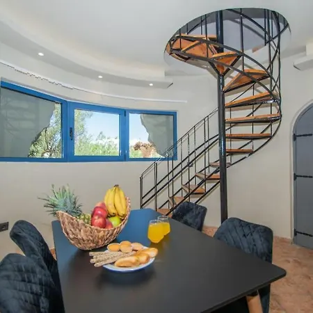 Ilision Aqua Tower Villa *